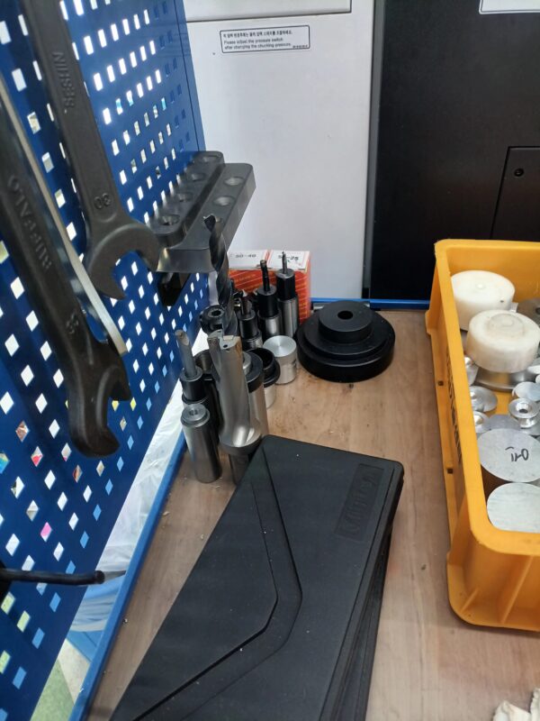 KakaoTalk_20260507_232140066_01 Hyundai WIA KF5600 12.000 RPM CNC İŞLEME MERKEZİ